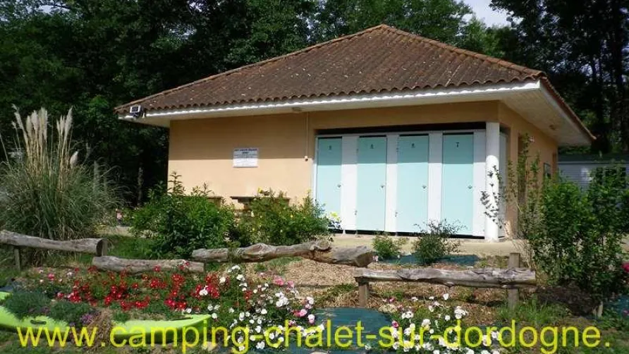 Camping LES CHALETS SUR LA DORDOGNE