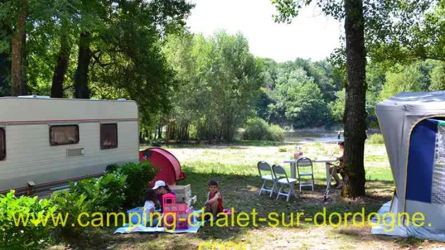 Camping LES CHALETS SUR LA DORDOGNE