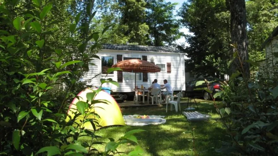 Flower Camping Les Nauves