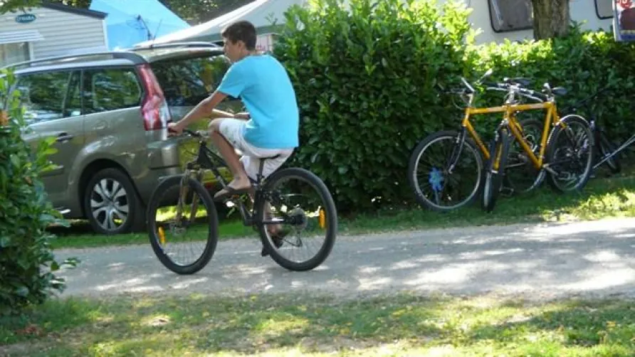 Ushuaïa Villages - Camping Le Port de Lacombe ***