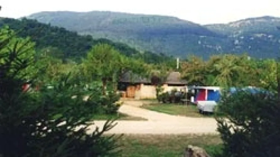 Camping Les CERISIERS - Hôtel le Vallon