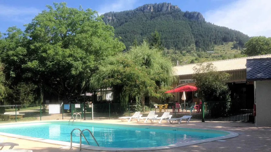 Camping Les CERISIERS - Hôtel le Vallon