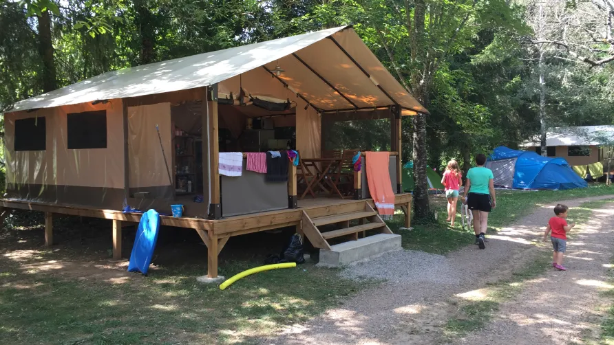 Camping Les CERISIERS - Hôtel le Vallon
