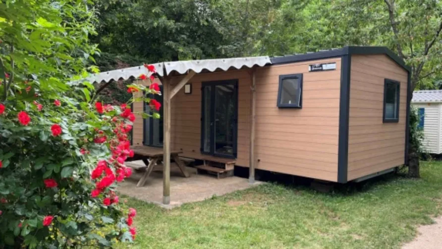 Camping Les CERISIERS - Hôtel le Vallon