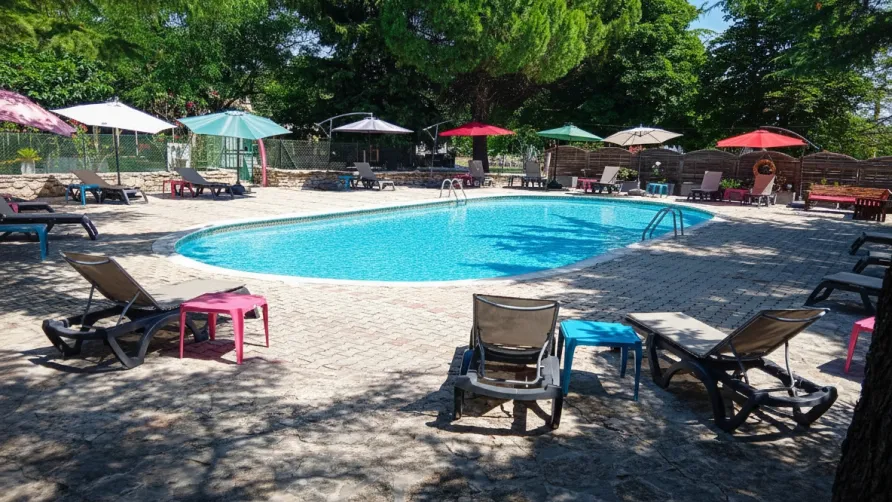 CAMPING LES TRUFFIERES***