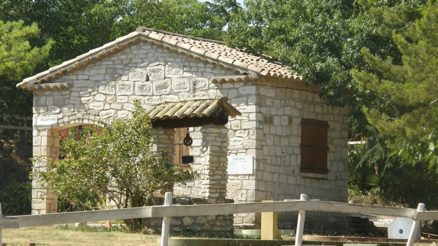 CAMPING LES TRUFFIERES***