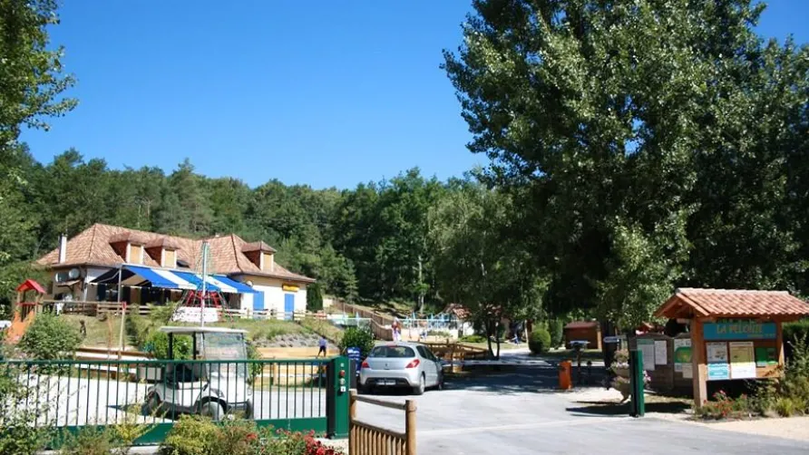 Camping APV La Pélonie
