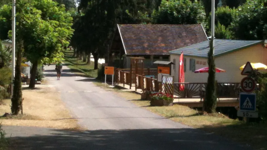 Camping LES OMBRAGES