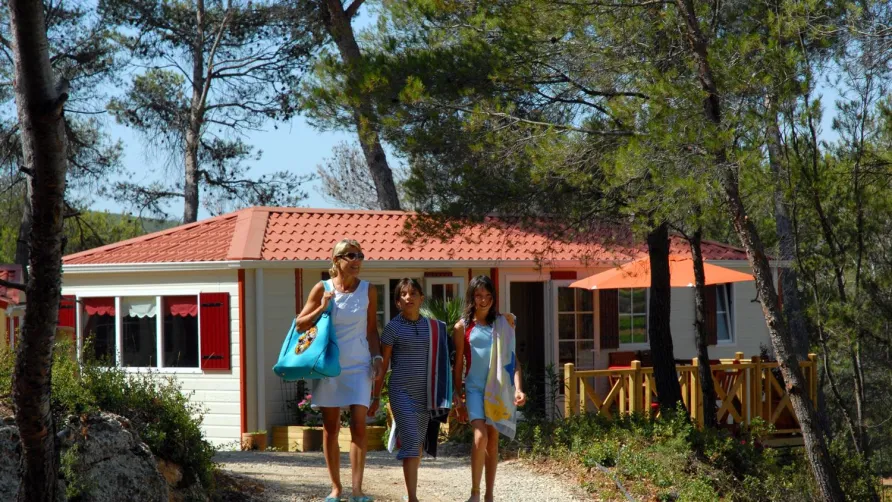 Camping Résidentiel La Pinède