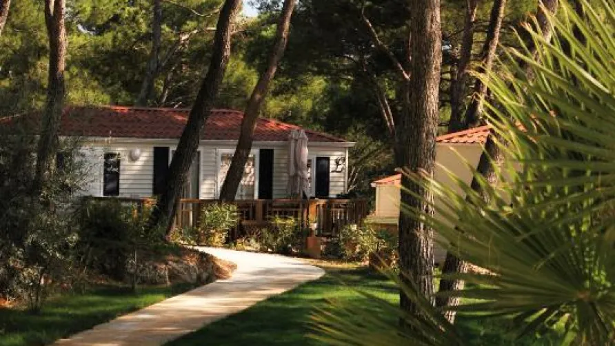 Camping Résidentiel La Pinède