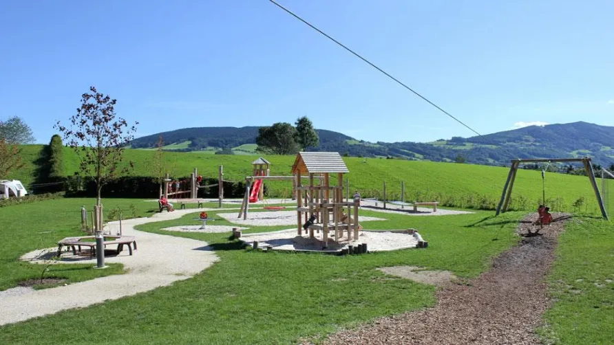 CAMP MondSeeLand