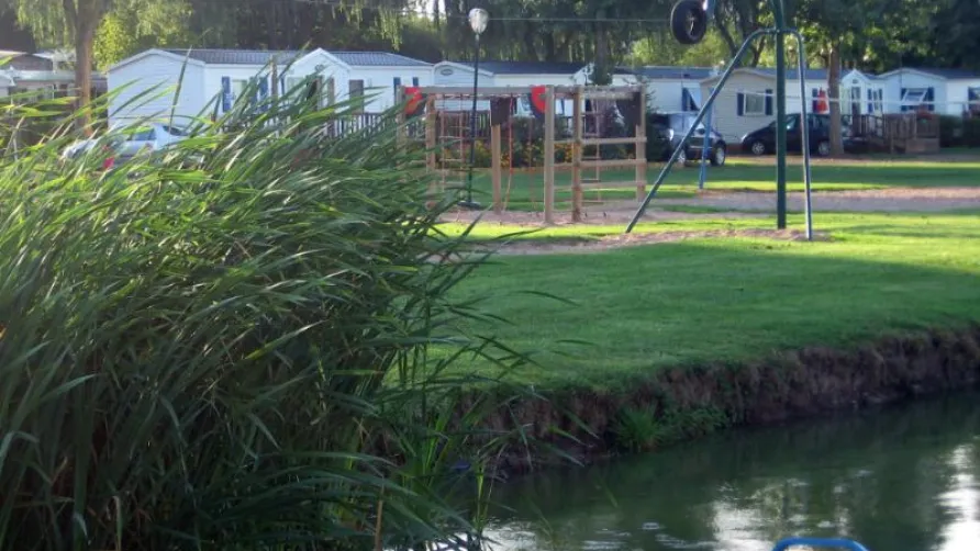 Camping - Base de Loisirs La Tuilerie