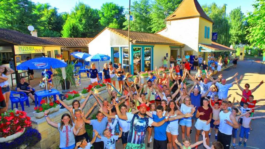 Flower Camping LA CHATAIGNERAIE de Sarlat