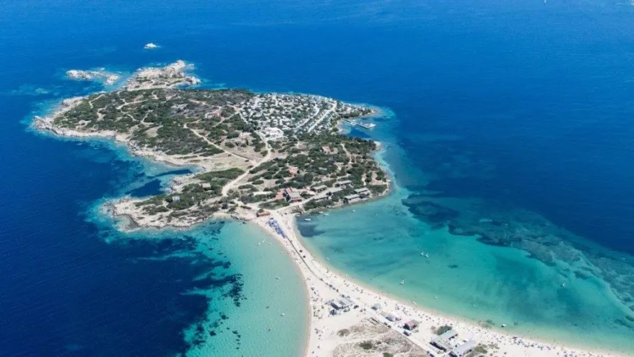 Isola dei Gabbiani - Land of water