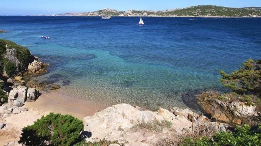 Isola dei Gabbiani - Land of water