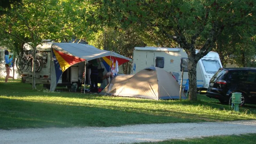 Camping LES GRAVES