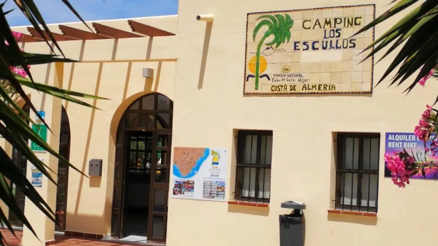 Camping Los Escullos