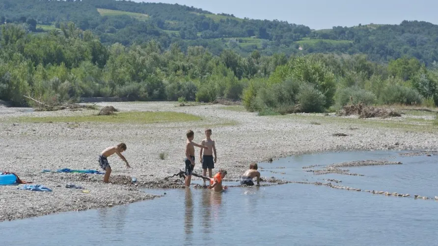 Flower Camping Les Rives de l'Aygues