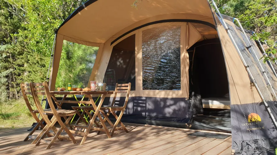 Flower Camping Les Rives de l'Aygues