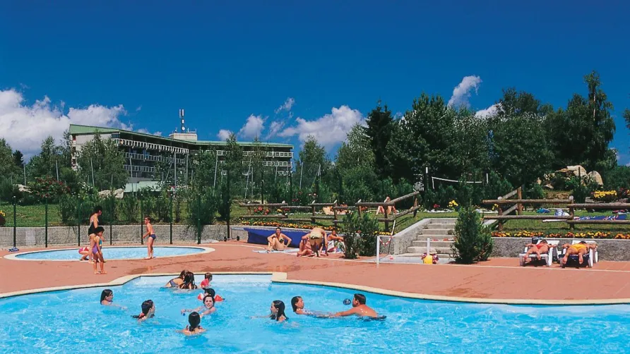 VILLAGE DE VACANCES LE TARBESOU****
