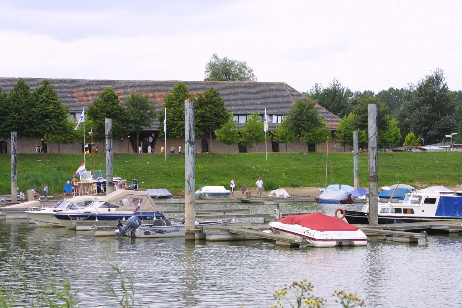 Recreatiepark en Jachthaven De Scherpenhof