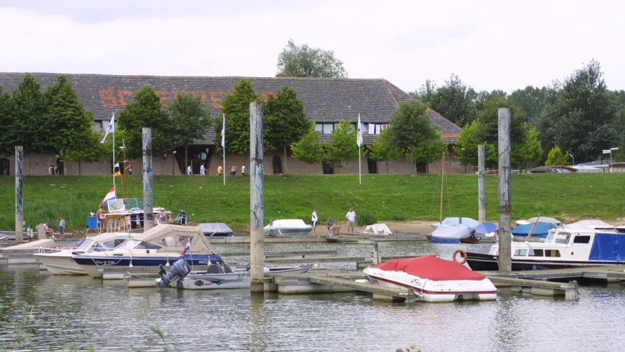 Recreatiepark en Jachthaven De Scherpenhof