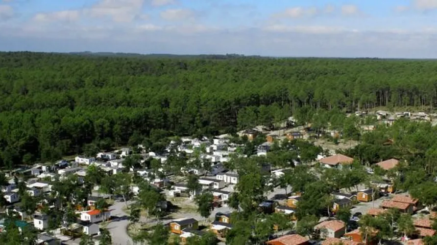 Camping Nature L'Airial****