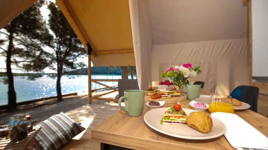 Glamping Arena One 99