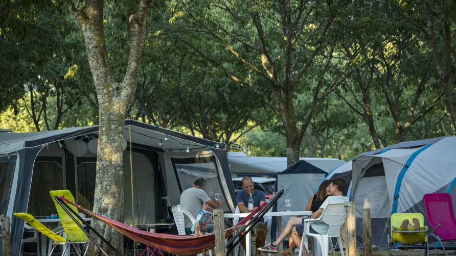 CAMPING LES PLATANES