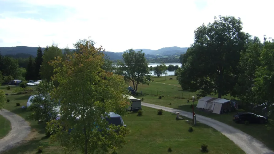 CAMPING DU LAC DE REMORAY