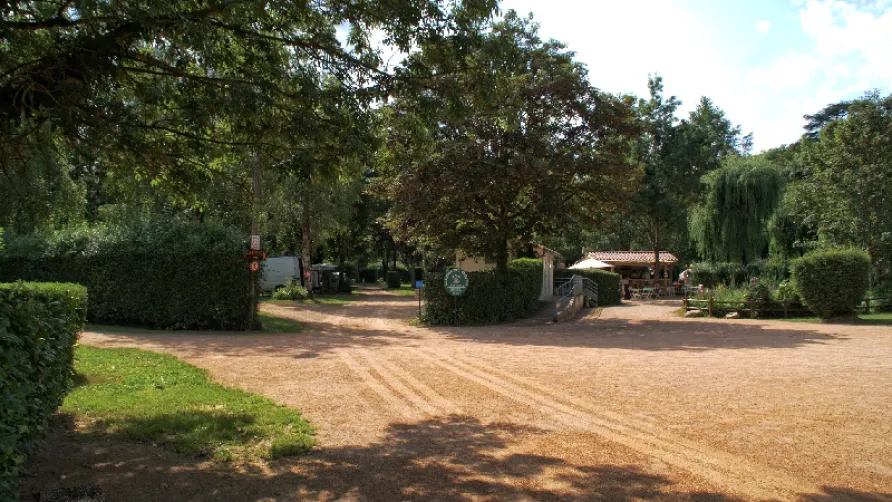 Camping Grottes d'Azé