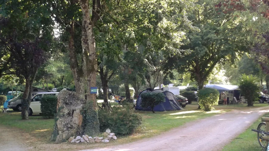 Camping Grottes d'Azé