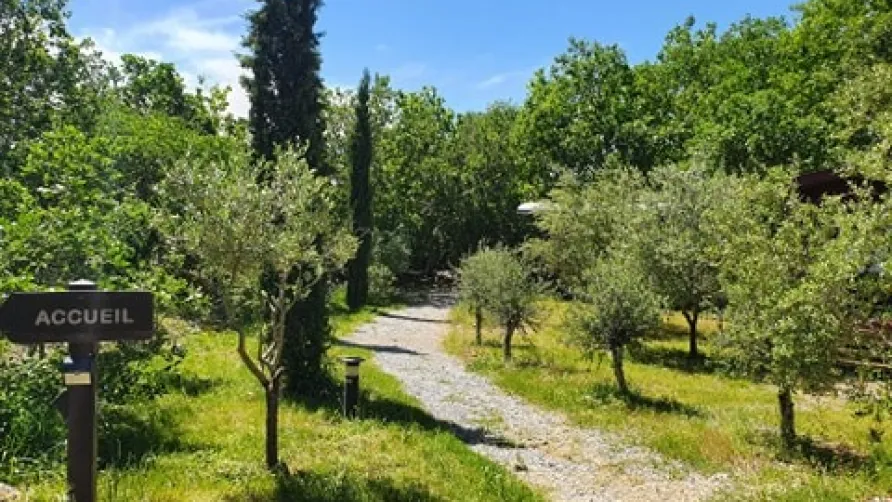 Roulottes et Cabanes de Saint Cerice