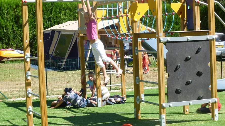 Camping La Garenne à Saint-Laurent-du-Pape / ARDECHE