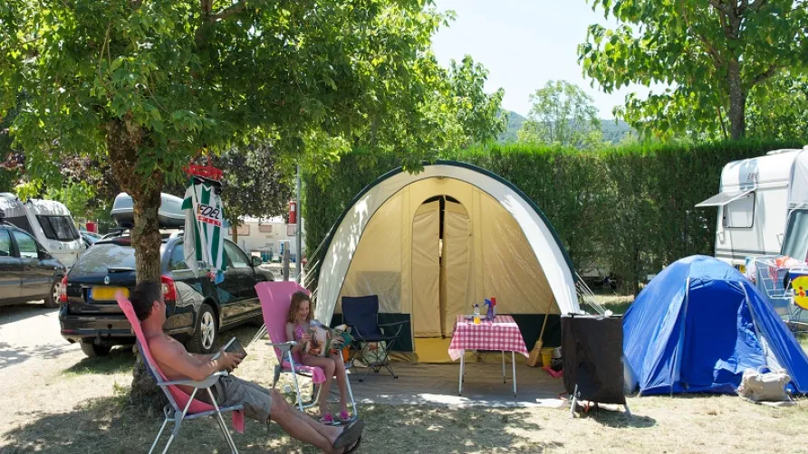 Camping La Garenne à Saint-Laurent-du-Pape / ARDECHE