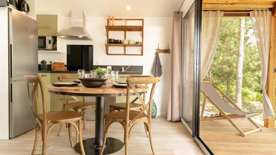 Damona Lodges