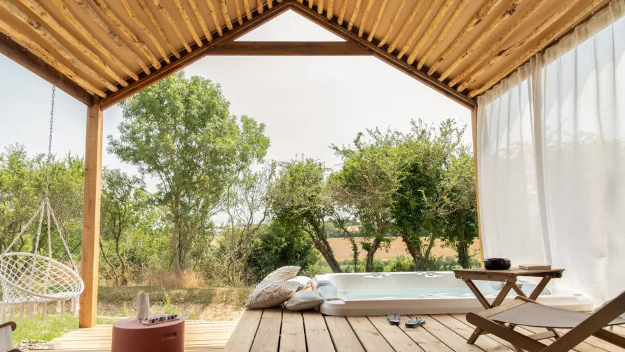 Damona Lodges