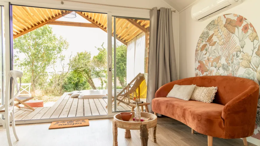Damona Lodges