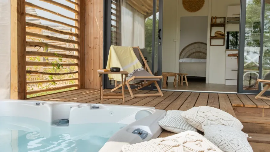 Damona Lodges