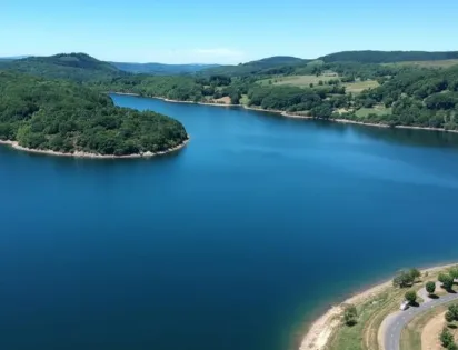 Les Rives du Lac de Laouzas