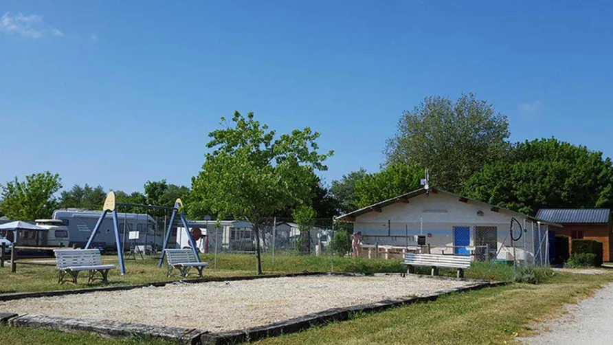 Camping Le Petit Dauphin