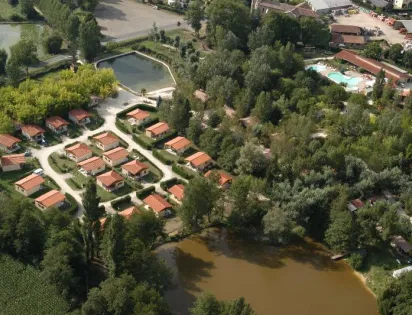 LES LACS DE COURTES