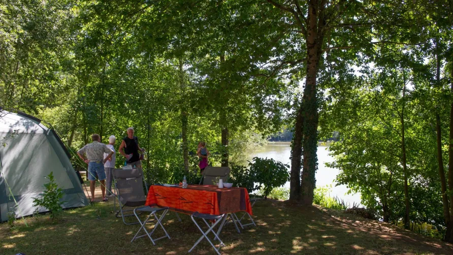 LES LACS DE COURTES