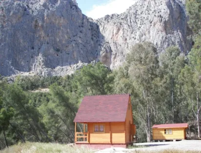 Albergue - Camping - Bungalows El Chorro