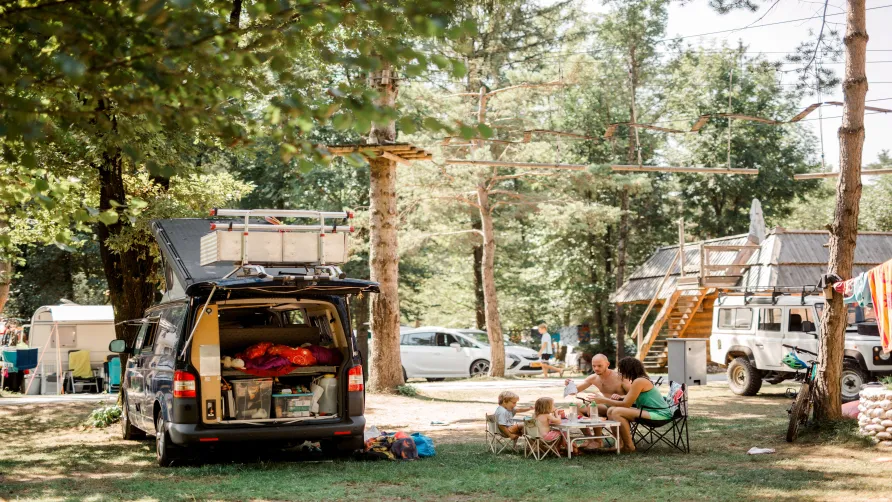 Camping Menina