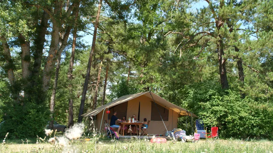Camping L'Hirondelle France *****
