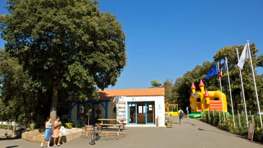 Camping Le Petit Rocher****