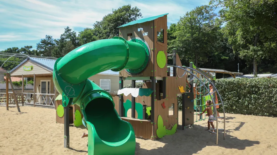 Camping Le Petit Rocher****