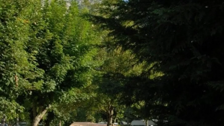 Camping des Grottes****