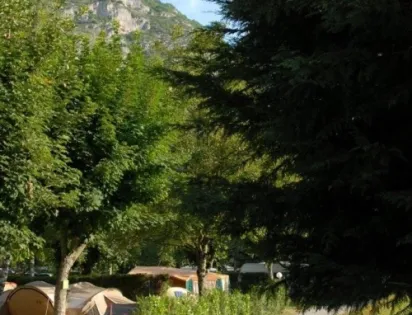 Camping des Grottes****